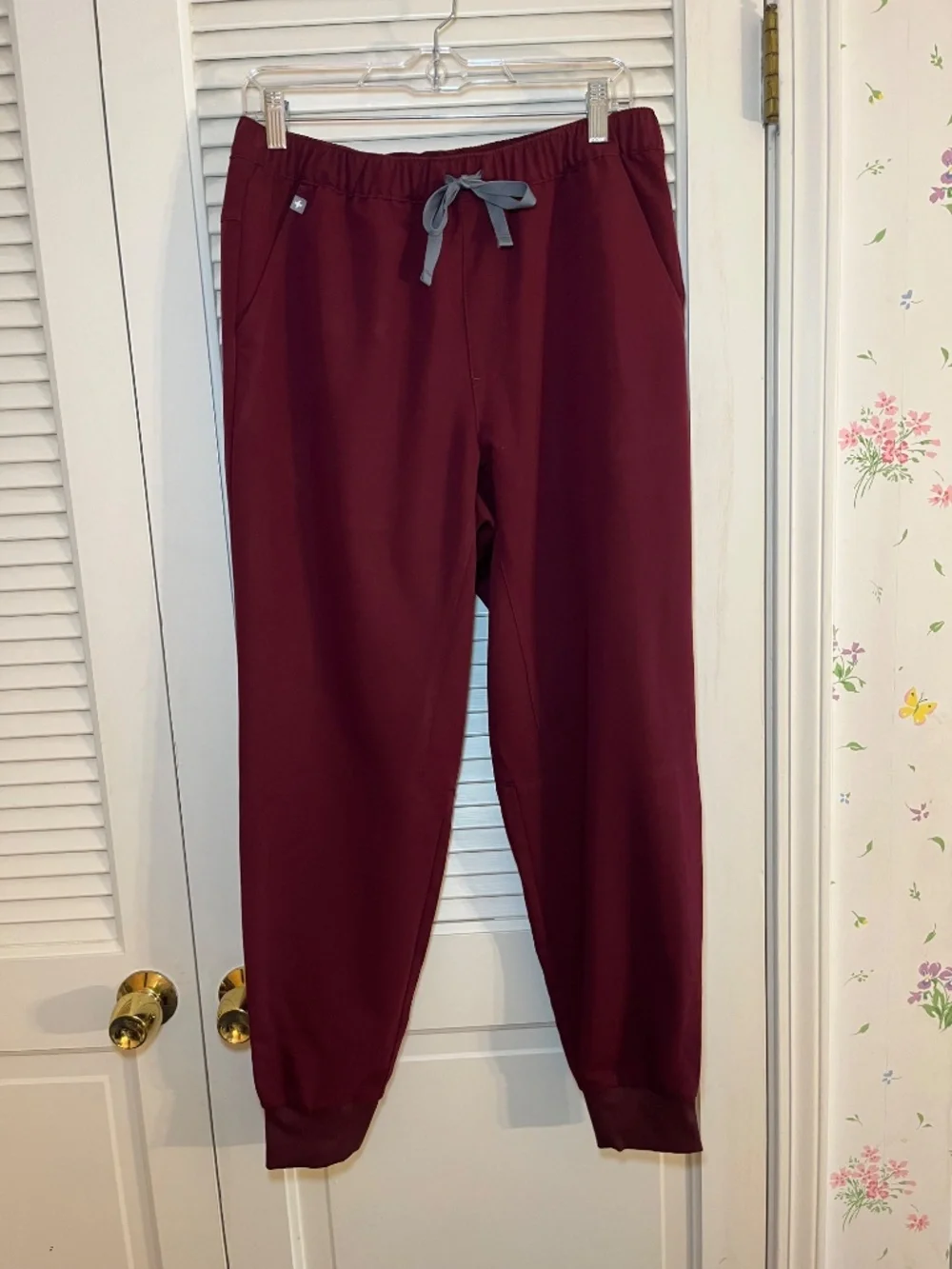 Figs MENS Tansen Burgundy (PO# 5649) Five Pocket Scrub Pants Size Medium NWOT